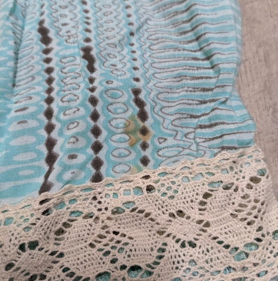 Umgee Turquoise Sleeveless Top Pom pom hemline - Picture 2 of 9